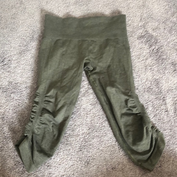 Lululemon crop pants - Picture 1 of 2